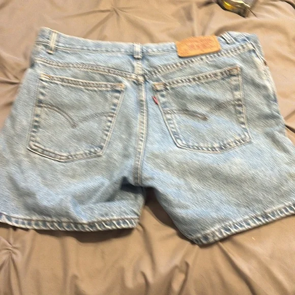 Levi’s 555 guys fit denim shorts - Picture 2 of 3